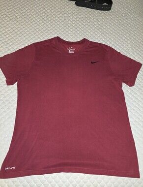 Lg- Nike Men’s Dri-FIT Short Sleeve T-Shirt — Maroon GREAT CODITION